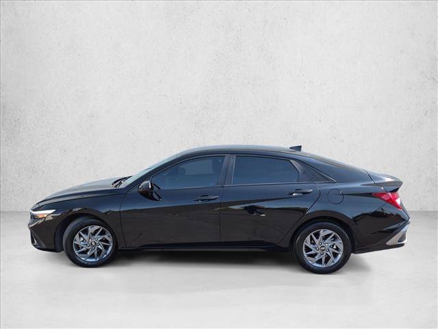 Used 2024 Hyundai Elantra Blue FWD image 8
