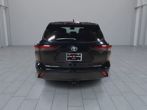 Used 2025 Toyota Highlander XLE AWD/4WD image 7