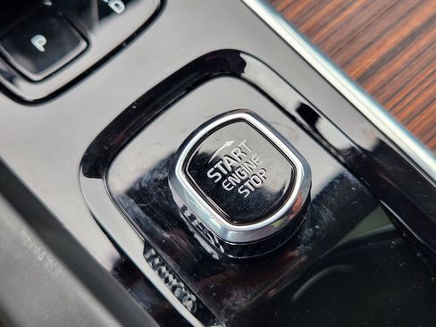 Used 2023 Volvo XC60 B5 Plus w/ Climate Package image 23