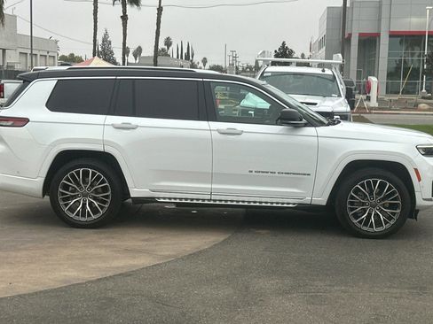 Used 2023 Jeep Grand Cherokee L Summit image 3