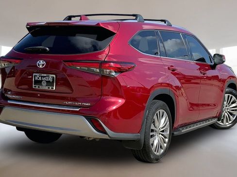 Used 2022 Toyota Highlander Platinum AWD/4WD image 2
