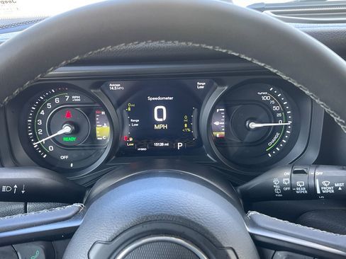 Used 2025 Jeep Wrangler Willys image 22