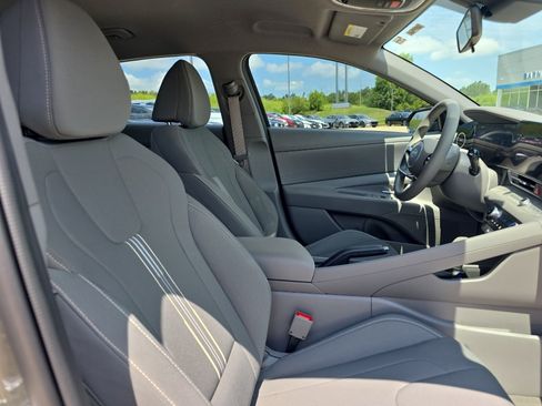 Used 2024 Hyundai Elantra SEL FWD image 13