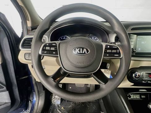Used 2019 Kia Sorento AWD V6 image 16