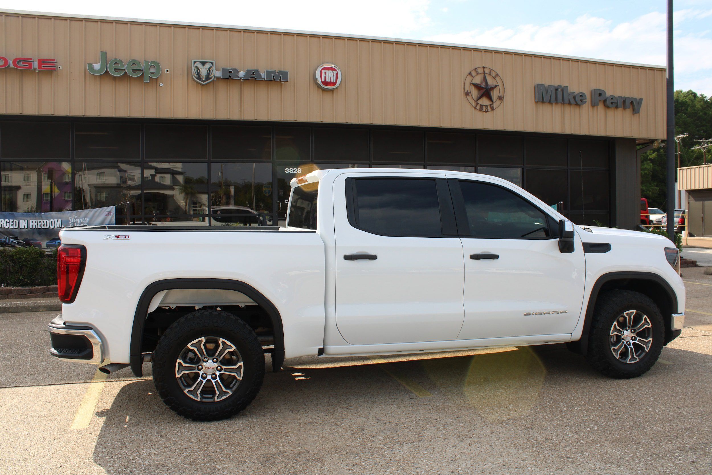 Used 2024 GMC Sierra 1500 Pro w/ Pro Value Package AWD/4WD image 6
