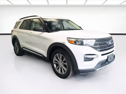Used 2022 Ford Explorer XLT w/ Equipment Group 202A RWD image 3