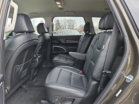 Certified 2024 Kia Telluride S image 12