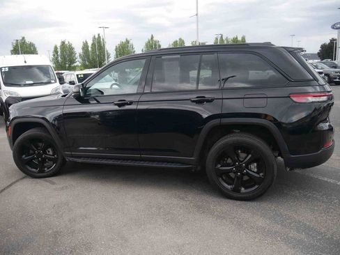 Certified 2024 Jeep Grand Cherokee Altitude AWD/4WD image 13