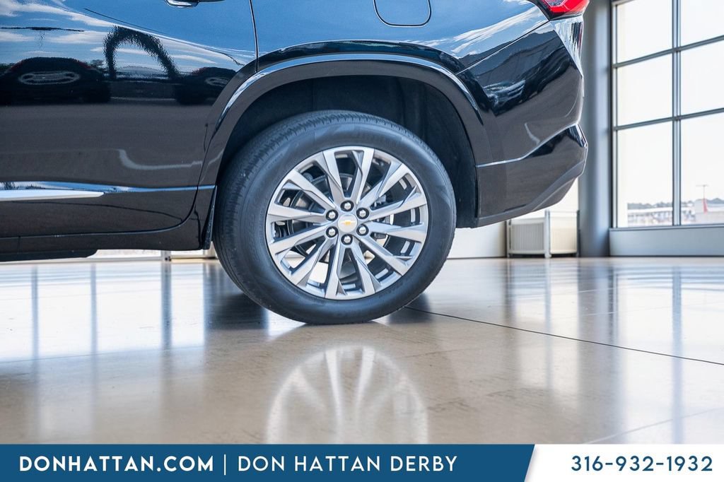 Used 2023 Chevrolet Traverse Premier FWD image 42