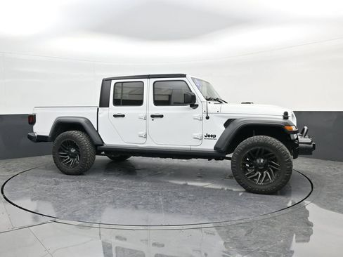 Used 2020 Jeep Gladiator Sport w/ Quick Order Package 24S image 9