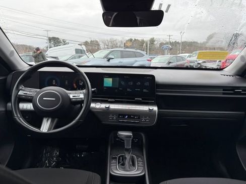 Used 2024 Hyundai Kona SEL image 18