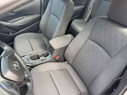 Used 2025 Toyota Corolla LE image 36