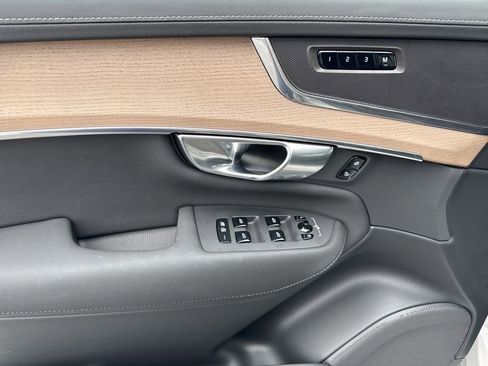 Used 2025 Volvo XC90 B6 Core w/ Climate Package image 21