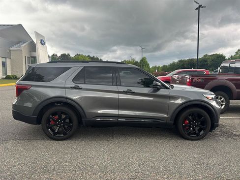 Used 2024 Ford Explorer ST w/ Equipment Group 401A AWD/4WD image 3