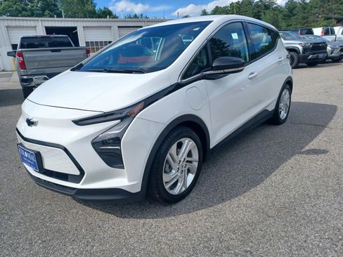Used 2023 Chevrolet Bolt LT FWD image 1
