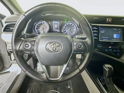 Used 2020 Toyota Camry SE FWD image 15