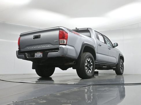 Used 2019 Toyota Tacoma TRD Off-Road w/ Technology Package AWD/4WD image 48