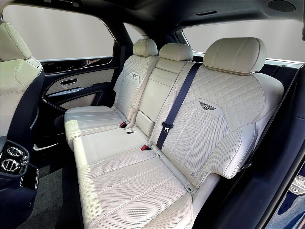 Used 2021 Bentley Bentayga AWD/4WD image 22