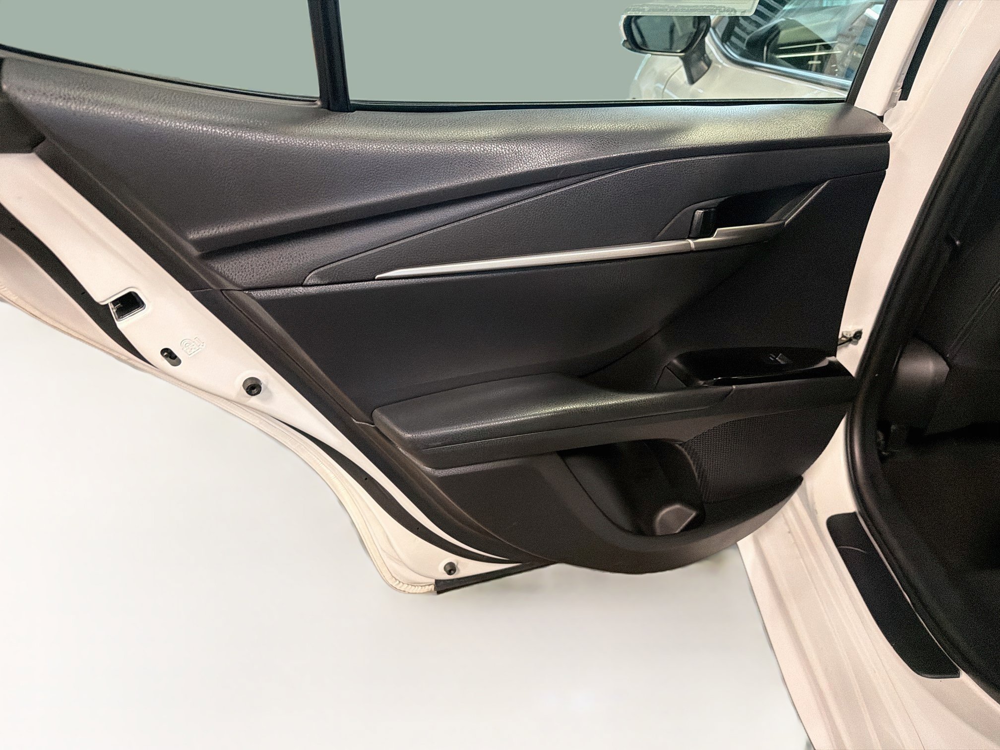Used 2025 Toyota Camry SE FWD image 26