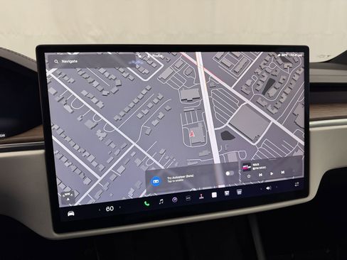 Used 2022 Tesla Model X image 19