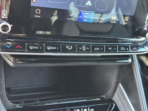 Used 2024 Jeep Wagoneer L Series II w/ Flexible Seating Group image 12