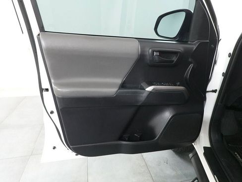 Used 2020 Toyota Tacoma SR5 RWD image 20