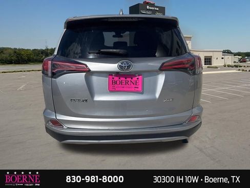 Used 2017 Toyota RAV4 XLE FWD image 10