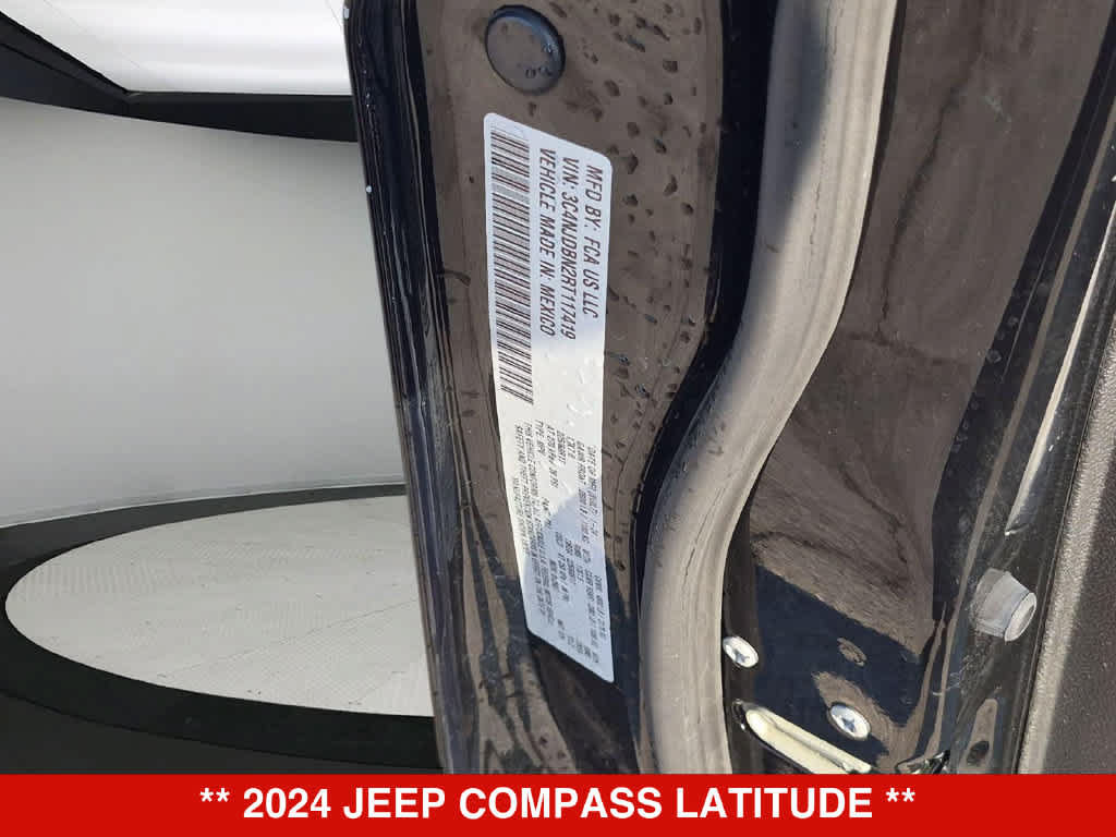 Used 2024 Jeep Compass Latitude AWD/4WD image 34