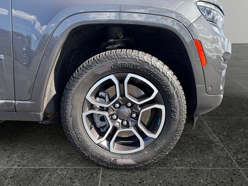 Used 2022 Jeep Grand Cherokee Summit w/ Advanced Protech Group IV AWD/4WD image 4