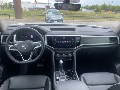Used 2023 Volkswagen Atlas SE w/ Panoramic Sunroof Package image 13