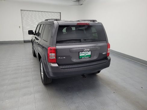 Used 2016 Jeep Patriot Latitude w/ Sun/Sound Group AWD/4WD image 6