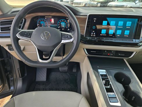 Used 2024 Volkswagen Atlas SE FWD image 10