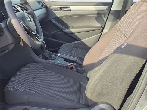 Used 2018 Volkswagen Passat 2.0T S FWD image 15