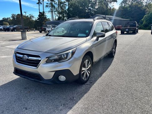 Used 2019 Subaru Outback 2.5i Limited image 1