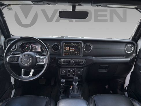 Used 2022 Jeep Wrangler Unlimited Sahara image 2