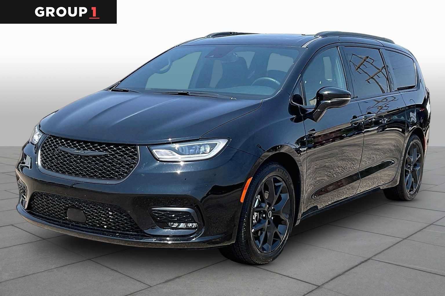 Used 2025 Chrysler Pacifica Limited FWD image 1