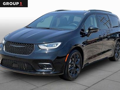 Used 2025 Chrysler Pacifica Limited