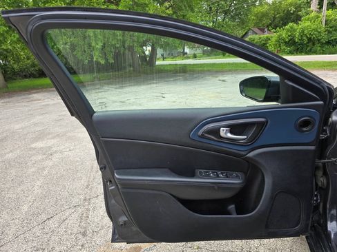 Used 2015 Chrysler 200 S FWD image 13