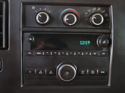 Used 2016 Chevrolet Express 4500 w/ Chrome Appearance Package RWD image 23