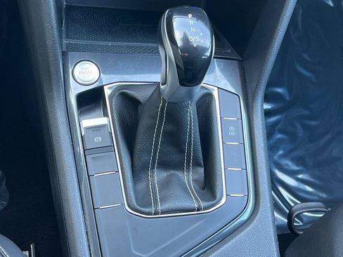 Used 2022 Volkswagen Tiguan SE image 22