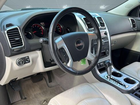 Used 2009 GMC Acadia SLT w/ Visibility Package FWD image 4