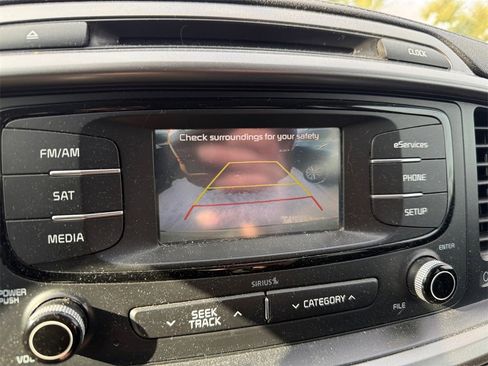 Used 2016 Kia Sorento LX w/ LX Convenience Package image 17