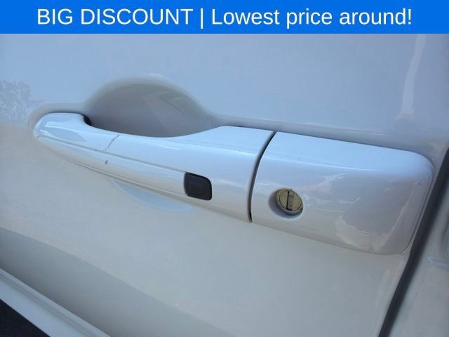 Used 2023 Chrysler Pacifica Touring-L FWD image 28