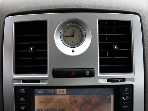 Used 2010 Chrysler 300 C w/ Luxury Group II RWD image 35