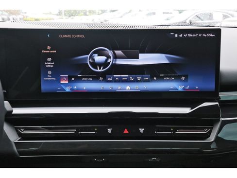 Used 2024 BMW 530i w/ Premium Package RWD image 27