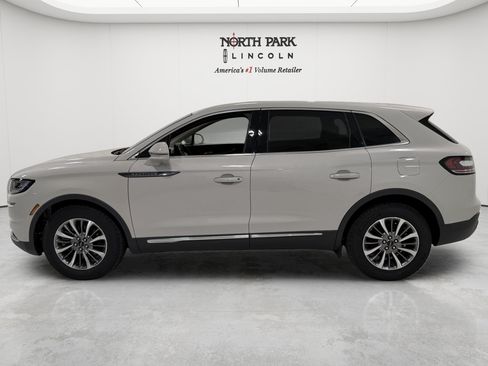 Used 2023 Lincoln Nautilus Reserve w/ Class II Trailer Tow Package FWD image 2