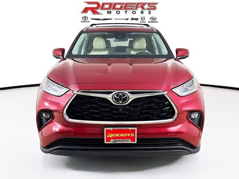 Used 2024 Toyota Highlander Limited AWD/4WD image 7
