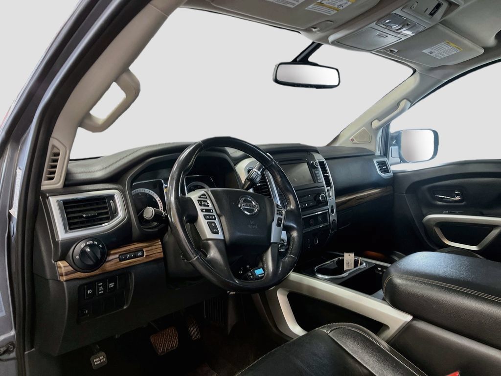 Used 2018 Nissan Titan SL AWD/4WD image 9
