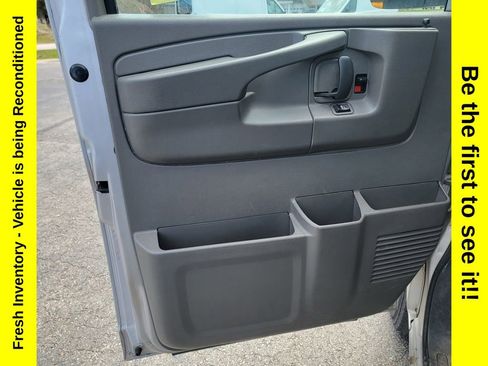 Used 2010 Chevrolet Express 2500 LT w/ LT Preferred Equipment Group RWD image 10