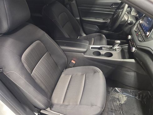 Used 2025 Nissan Altima 2.5 S image 10
